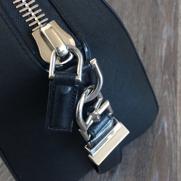 ✨SOLD✨ Givenchy Antigona Medium Black Satchel - Picture 5 of 8